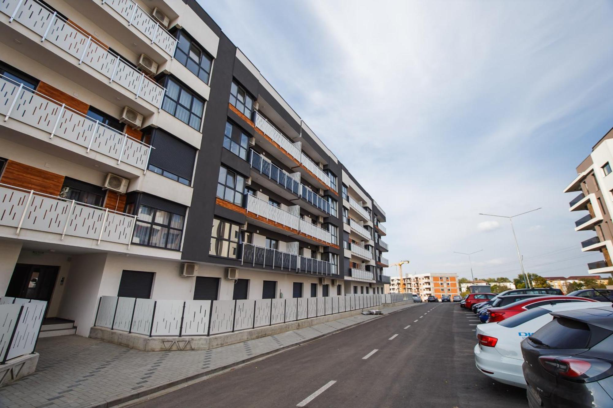 Pinky Black Escape Oradea Exterior foto